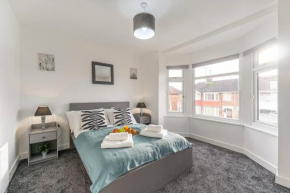 Modern House, Sleeps 5 in Central Coventry